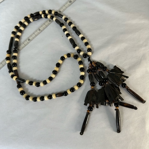 Carved elephant tassel trade bead necklace - Picture 2 of 6